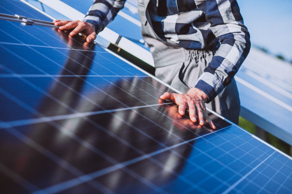 Zonnepanelen huren of kopen. De voor- en nadelen op een rij
